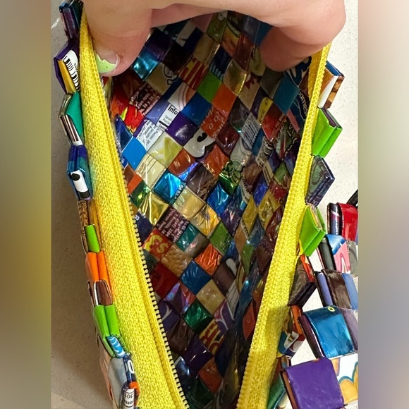 VIBRANT colourful Mexican artisan candy wrapper foil handbag with zipper closure - Picture 8 of 16